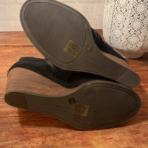 NWOB Lucky Brand Wedge Bootie with Peep Toe Size 9 - Picture 4 of 8